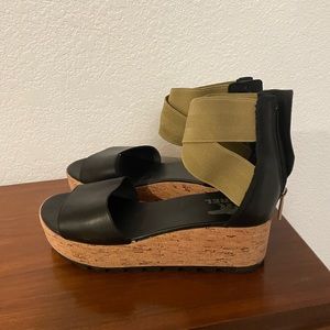 Sorel sandals 8.5